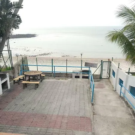 Beachfront Unit At Seri Bulan , Pantai Teluk Kemang Kampong Tanah Merah  Exterior photo
