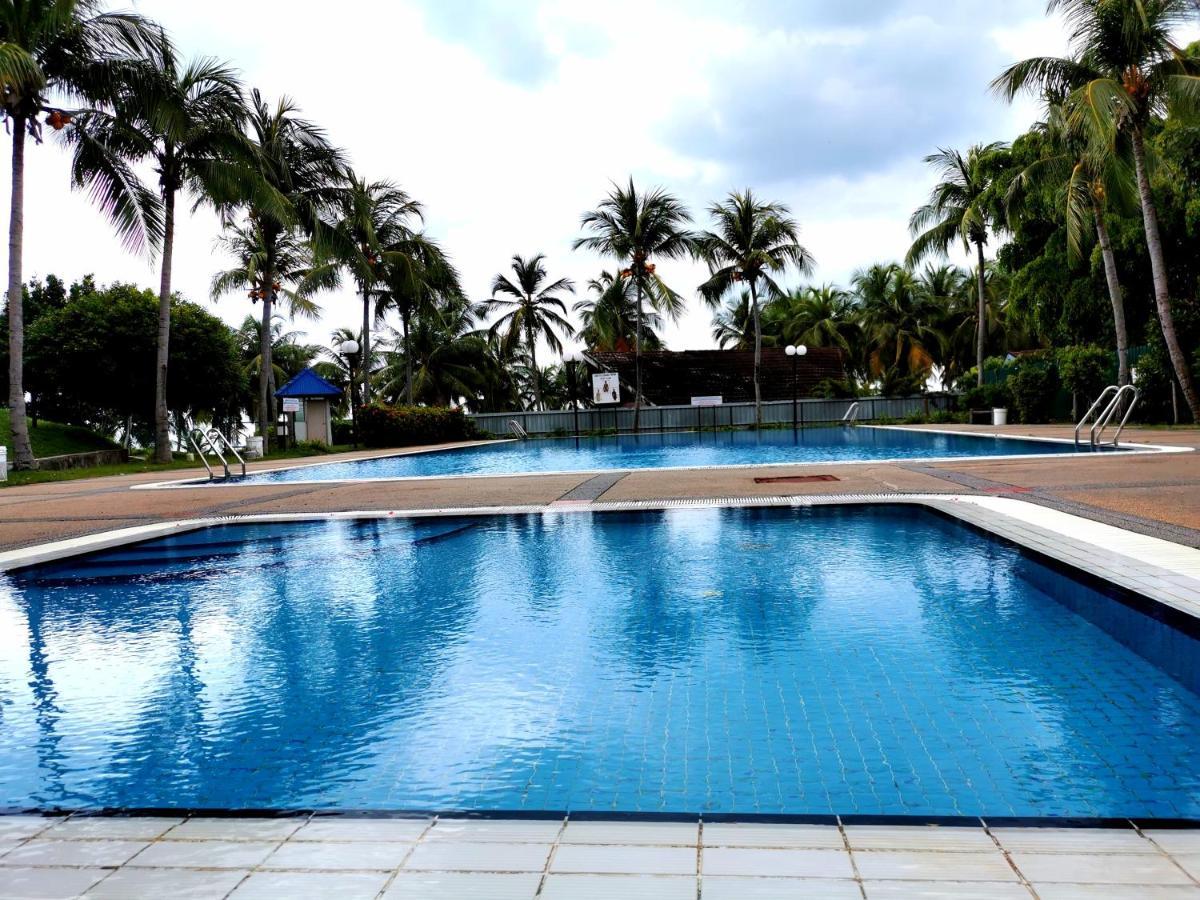 Apartment Beachfront Unit At Seri Bulan , Pantai Teluk Kemang *