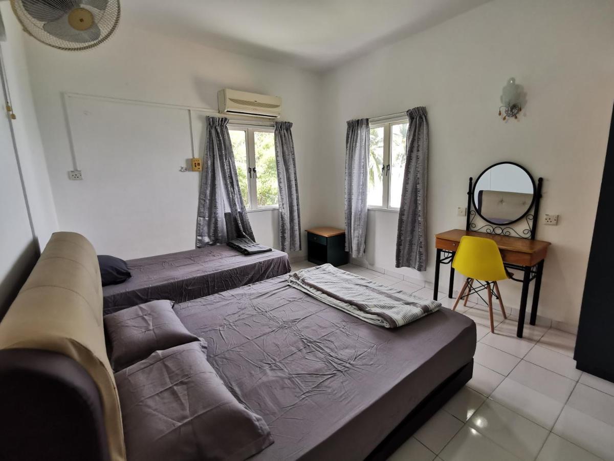 Beachfront Unit At Seri Bulan , Pantai Teluk Kemang