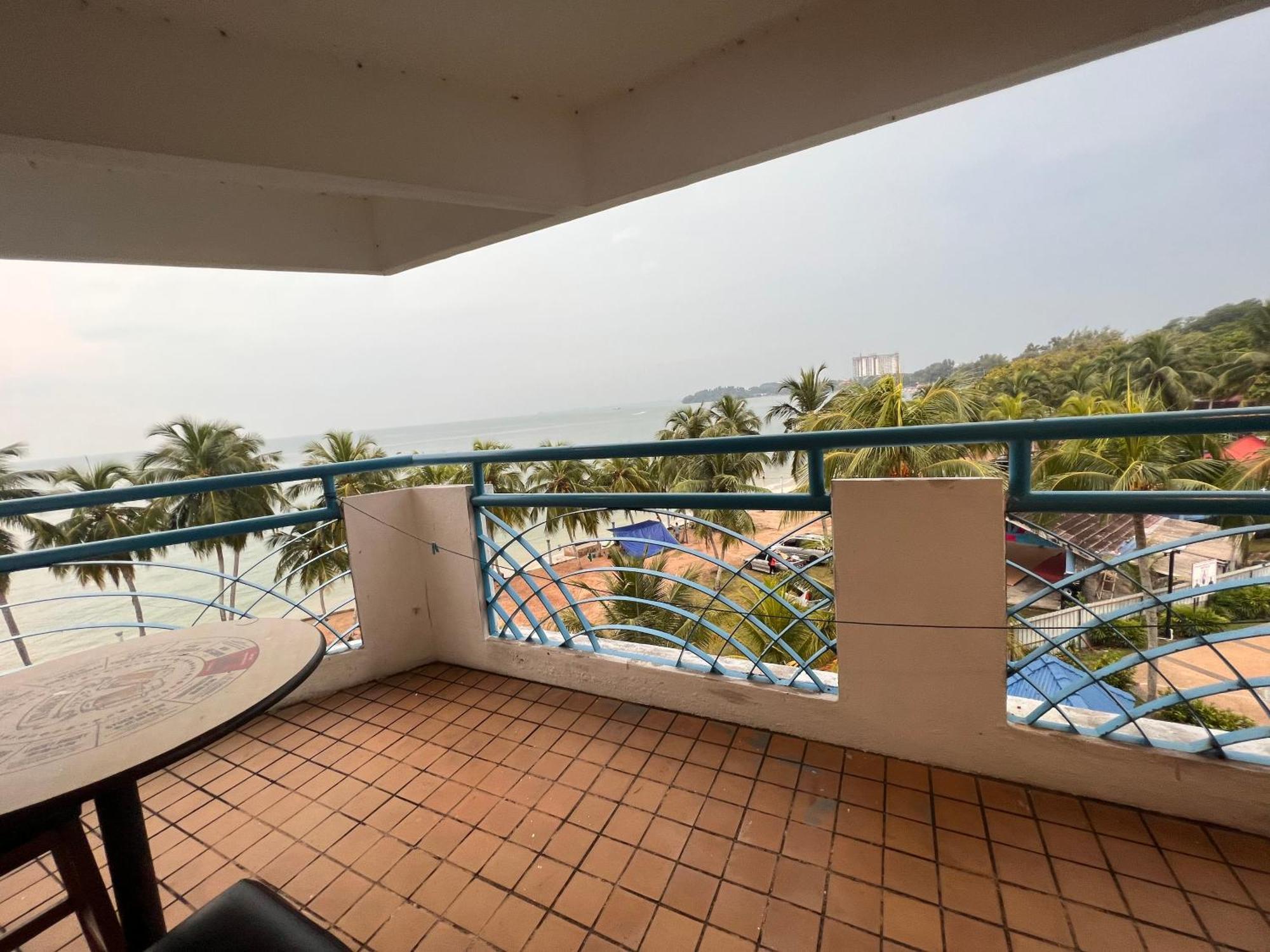 Beachfront Unit At Seri Bulan , Pantai Teluk Kemang