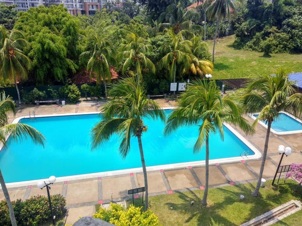 Apartment Beachfront Unit At Seri Bulan , Pantai Teluk Kemang Kampong Tanah Merah (Negeri Sembilan)