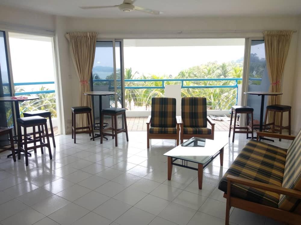 Beachfront Unit At Seri Bulan , Pantai Teluk Kemang