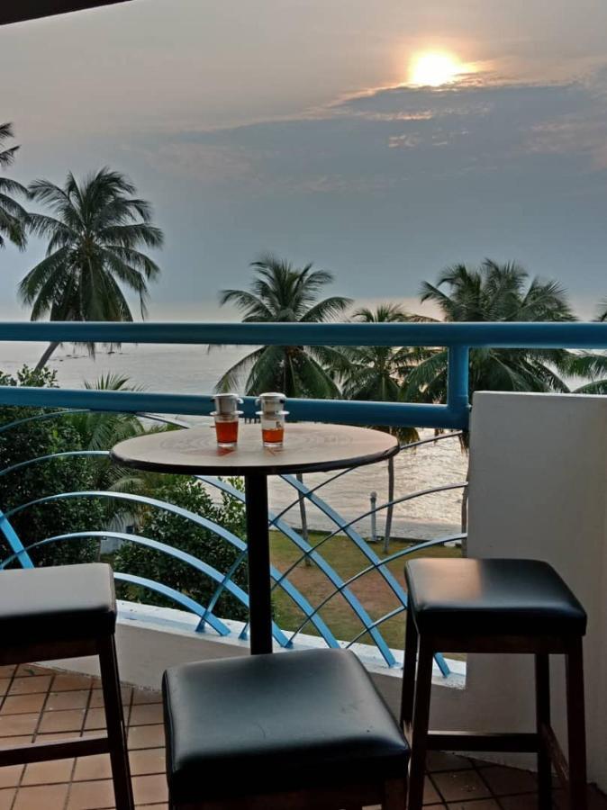 Apartment Beachfront Unit At Seri Bulan , Pantai Teluk Kemang *