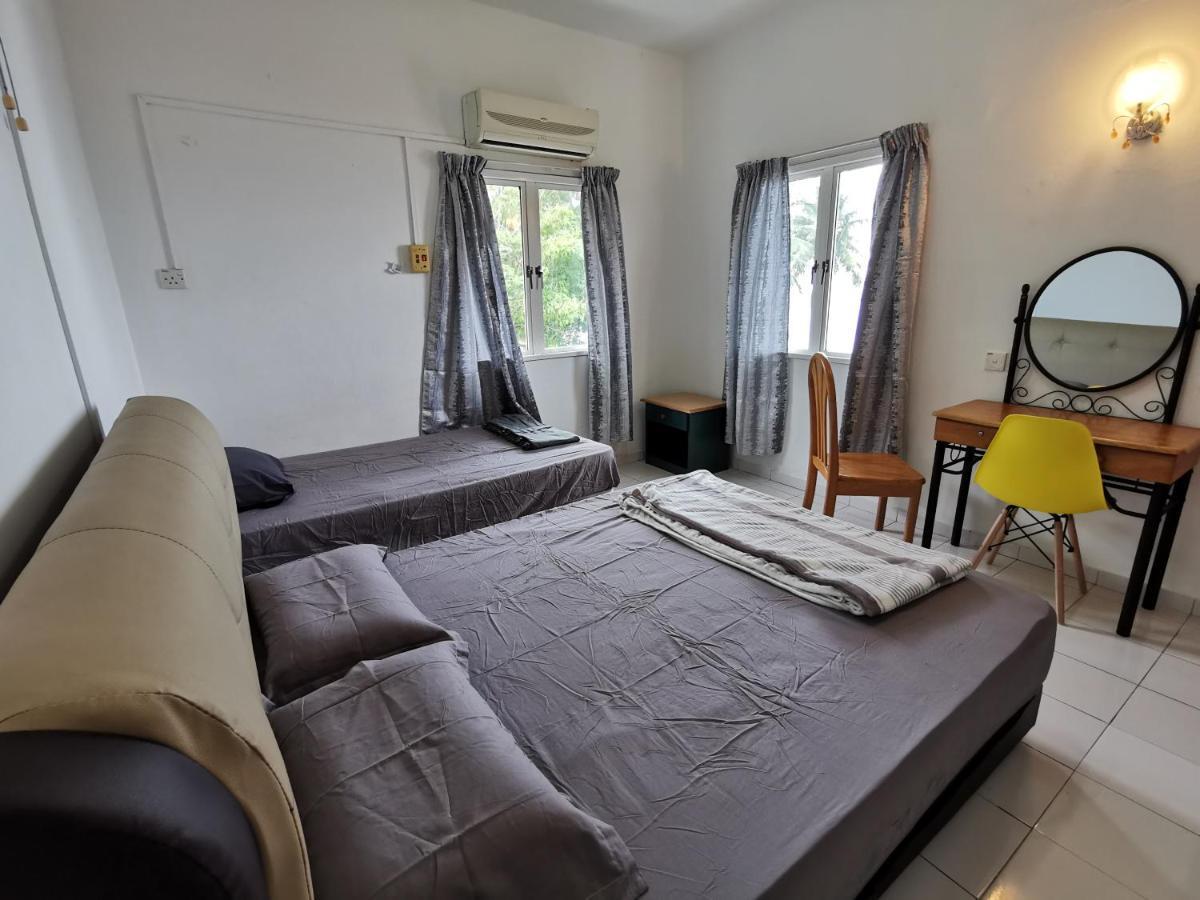 Apartment Beachfront Unit At Seri Bulan , Pantai Teluk Kemang